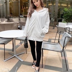 Radyゆうちゃみ 新品 完売 ジュエル ベロアセットアップ ホワイトの画像