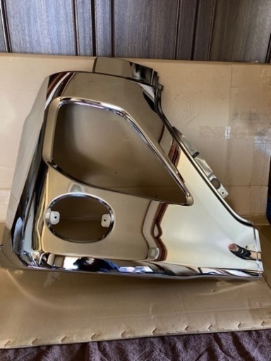 UDトラックス大型車 現行型 クオン 純正 メッキバンパー 右側 美品