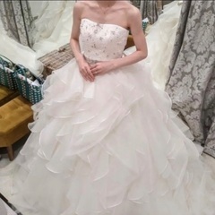 アロヒナモエ　ウェディングドレス　プリンセスラインの画像