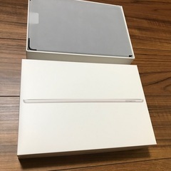 初期化　ほぼ未使用　Apple iPad　パソコン代わりに 如何ですか？　キーボードとカバーも付いてます。の画像