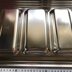 ステンレス3連バットと調味料入れの画像