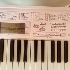 CASIOキーボード　YAMAHAの椅子とスタンド付きの画像