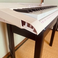 CASIOキーボード　スタンドとYAMAHAの椅子付きの画像