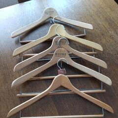 木製ハンガー