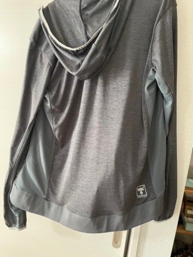 釣り　ジャッカルパーカー美品✨