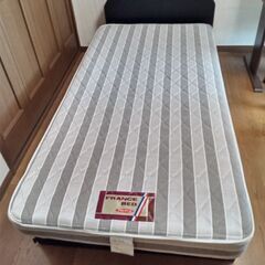 【値下げ】中古組み立て式ベッド(マットレス付)