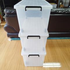 【お譲り先決まりました】　蓋付きキャスター付衣装ケース３つの画像