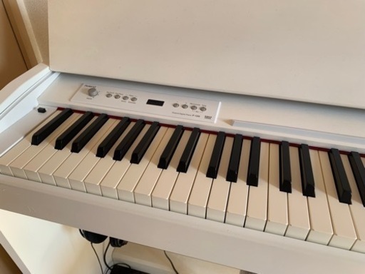 Roland 電子ピアノ　ホワイト　椅子、ヘッドホン付き