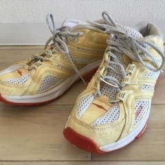 【AVIA】フィットネスシューズ　23.0