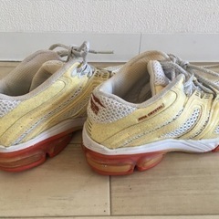 【AVIA】フィットネスシューズ　23.0の画像