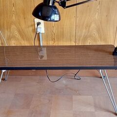 一人用の折りたたみ長テーブルの画像