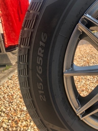スタッドレスタイヤ　215/65R16
