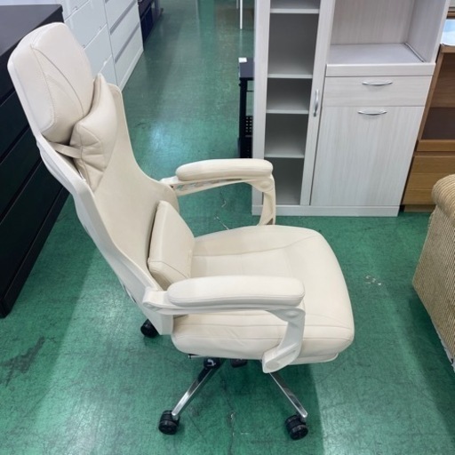 家具ならトレファク吉川店！！PAXTON ゲーミングチェア フットレスト付き ホワイト
