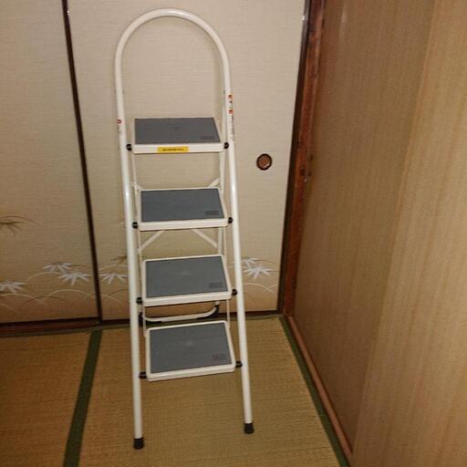 【脚立】4段  室内での使用のみ