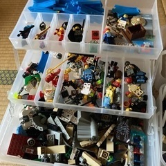 （お渡し予定）レゴブロック　2ケース　＋ミニ電車の画像
