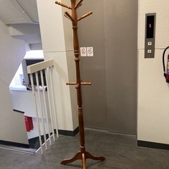 木製コートハンガー