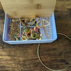 イヤリング　ヘアアクセ　鏡付きケースの画像