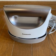 2019年製🍁 パナソニック スチームアイロン たっぷり容量モデ...