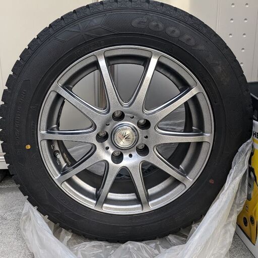 【引取候補者とやり取り中】プリウスα スタッドレスタイヤ ホイル付4本セット