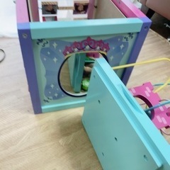 木製玩具5面全てに楽しいおもちゃ     1歳半〜の画像