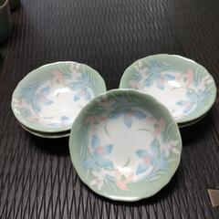 小さな小皿の画像