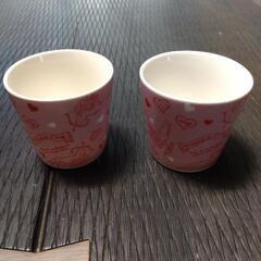 小さなピンクのコップ