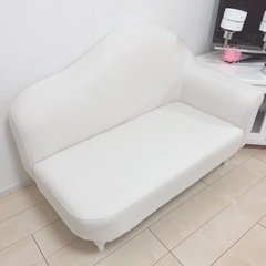 ピアノのような形のソファ　ホワイト　