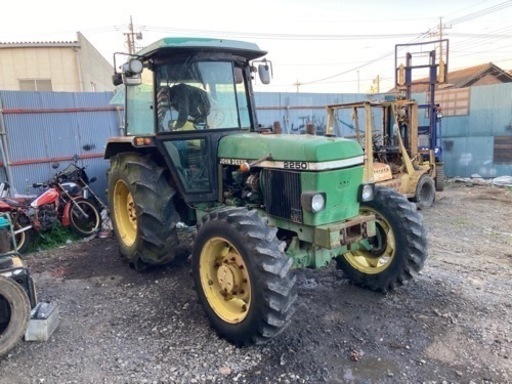 John Deere 2250 トラクター、エンジン 62 馬力