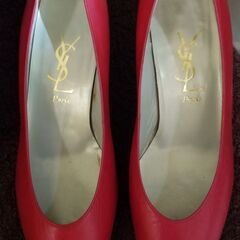 サンローランパリ　パンプス　レディース　レッド　YSL　イブサンローランの画像