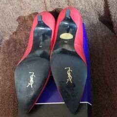 サンローランパリ　パンプス　レディース　レッド　YSL　イブサンローランの画像