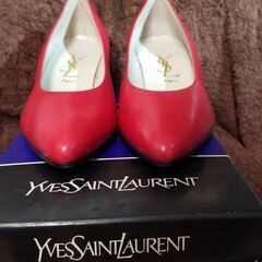 サンローランパリ　パンプス　レディース　レッド　YSL　イブサンローランの画像