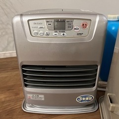 石油ファンヒーター2個、灯油タンク、ポンプセットの画像