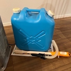 石油ファンヒーター2個、灯油タンク、ポンプセットの画像