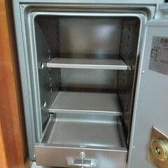 【無料】CROWN　耐火金庫　の画像