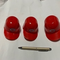 カープ　赤ヘルソフトクリーム容器、ミニヘルメット、３個セットの画像