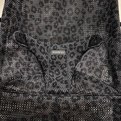 【極美品】ベビービョルン バウンサー ブリスエアー アンスラサイトレパードの画像