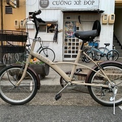 ??　ミニ自転車　２０インチ　6変速　ライト　あり　カギ　あり　カゴ　付き