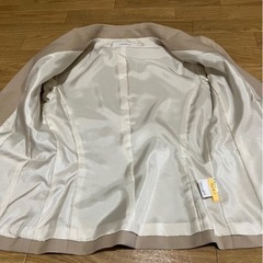 【無料・美品】ベージュスーツ　38号　スカートの画像