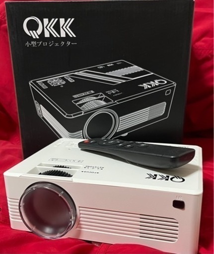 スクリーン　付き‼️ 美品　QKK Wi-Fi プロジェクター