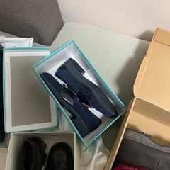 靴23.5のサイズ2個と24のサイズ2個女性用の画像