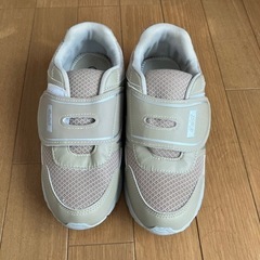 スニーカー 24cm