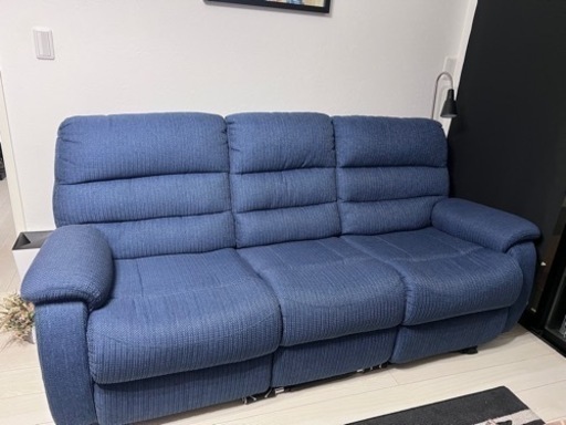 ニトリ　電動三人掛けソファ