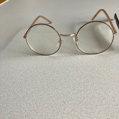 伊達メガネの画像