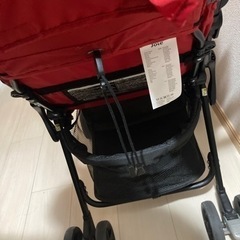 受け渡し者決定しました【最終値下げ！12月8日までに取りに来てくださる方】ベビーカー、育児本2点セットの画像