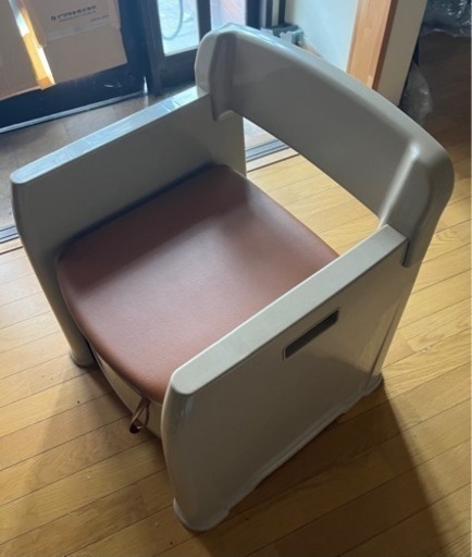 ポータブルトイレ　楽立AD