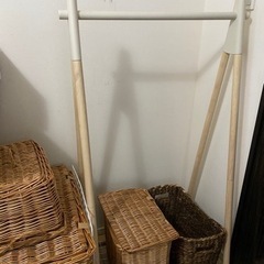 子供用　ハンガーラック　木製　シンプル