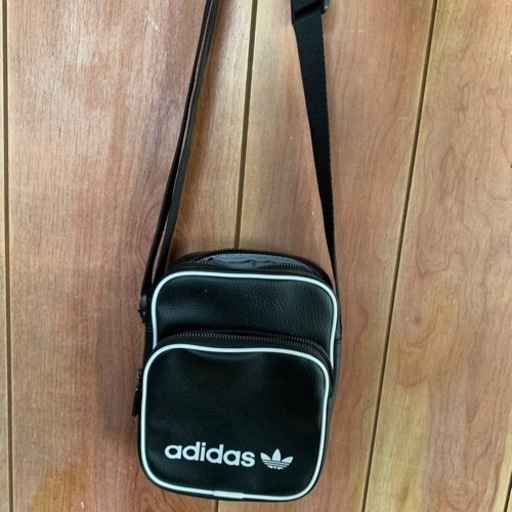 adidasショルダーバッグ