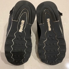 ポンプフューリー　ブラック　キッズ　16センチの画像