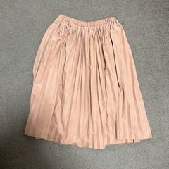 今の季節にぴったり素材のスカート