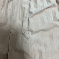 今の季節にぴったり素材のスカートの画像